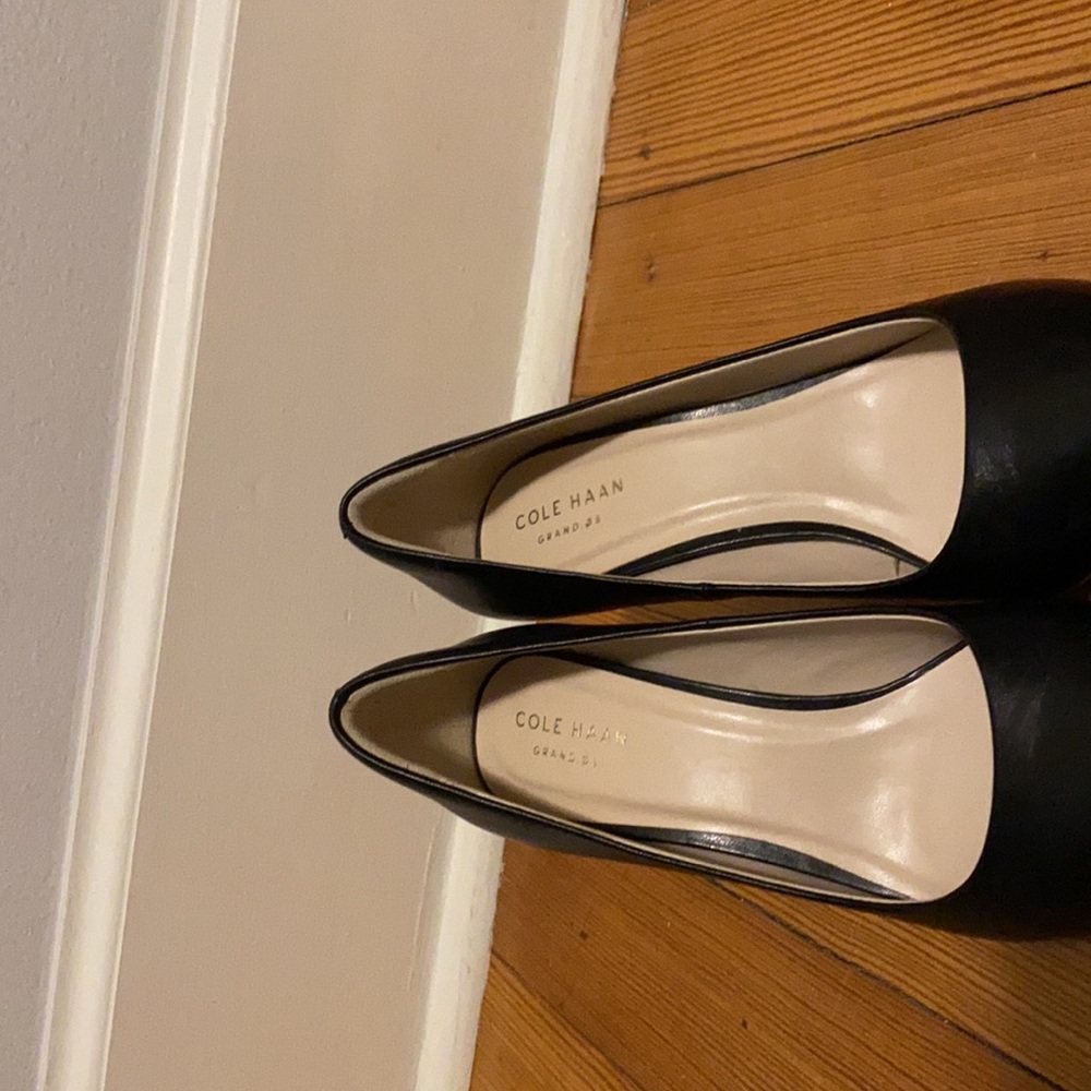 OFFERS OPEN! Black heels Cole Haan Black Pointed-Toe Leather Pumps 7.5 Women’s - Picture 3 of 4